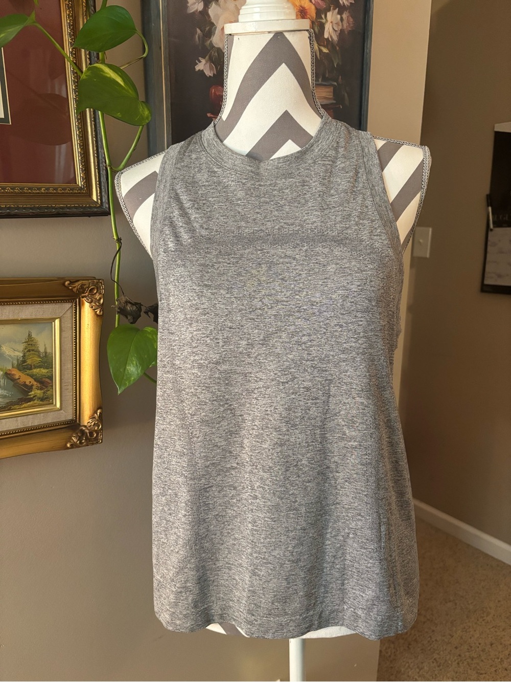 Lulu Lemon Women’s Gray Sleeveless Athletic Tank Top 🩶